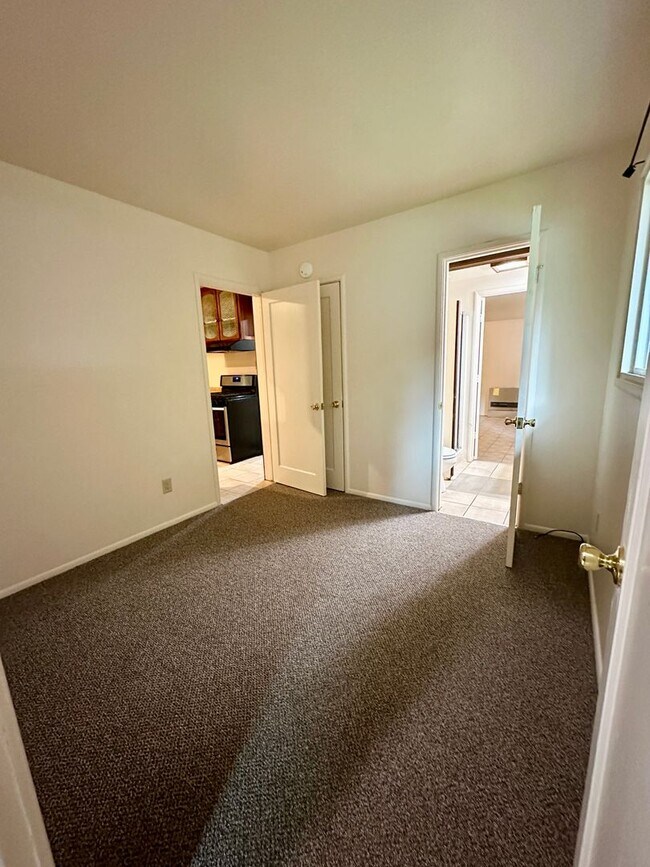 Building Photo - Spacious 4-Bedroom Home with Bonus Room in...