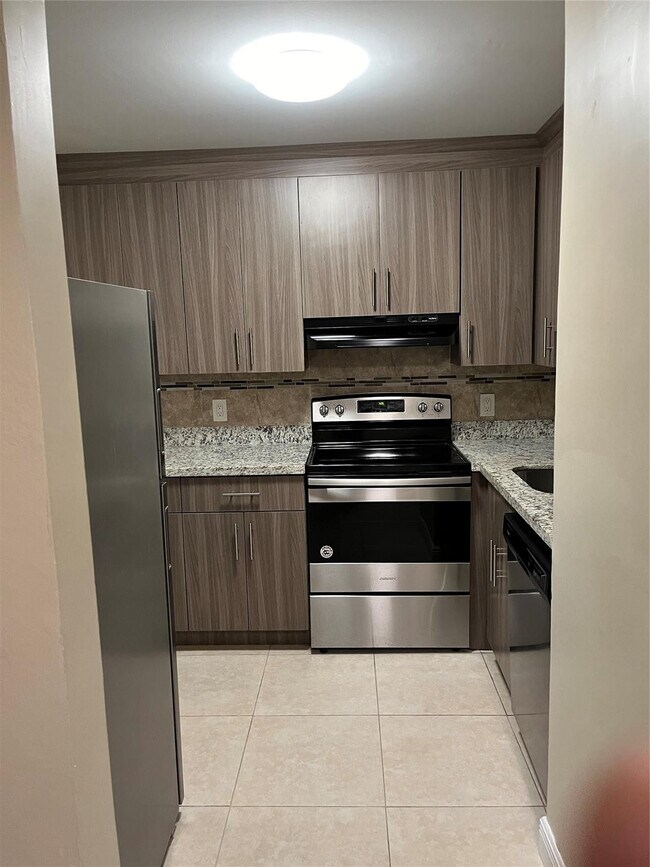 Building Photo - 44 SE 14th St