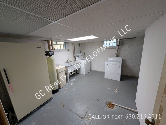Building Photo - 173 Pomeroy Ave