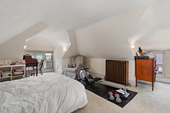 Building Photo - 576 Celeron St