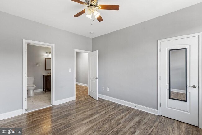 Building Photo - 625 Savage St