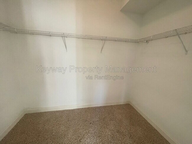 Building Photo - 880 Willow Lake