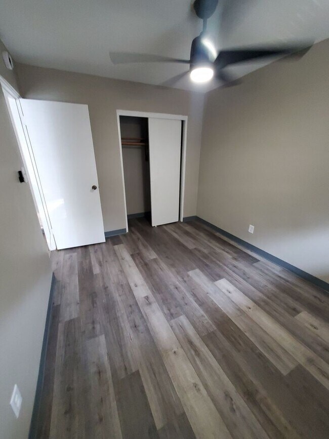 Interior Photo - 417 N Washington Ave 8 family