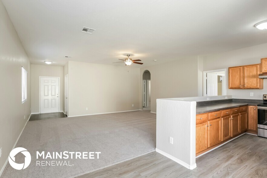 Building Photo - 1016 W Lydia Ln