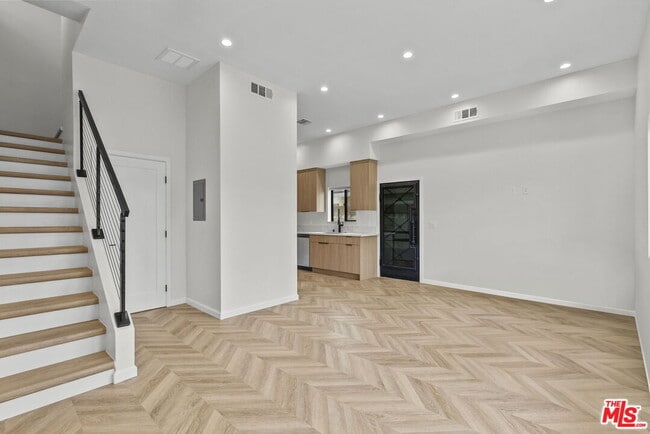 Building Photo - 10006 Odessa Ave