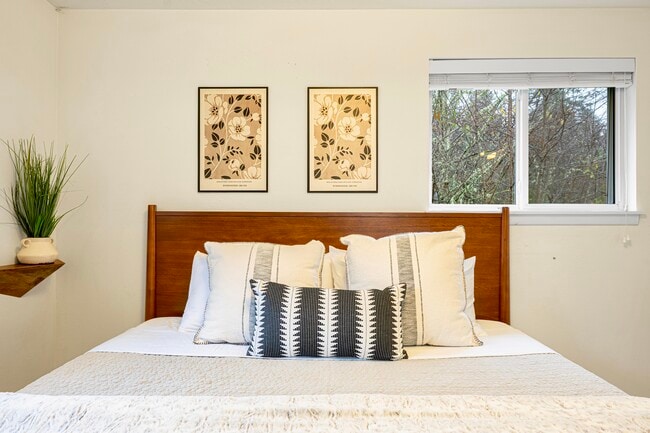 Building Photo - 11641 204th Ave NE