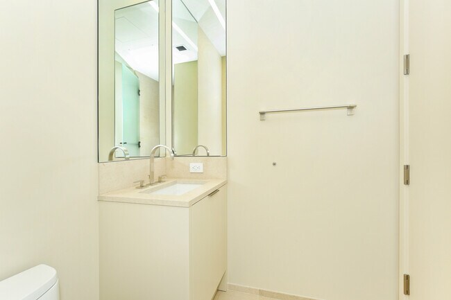 Building Photo - Luxurious Resort Lifestyle - Park Lane Ala...
