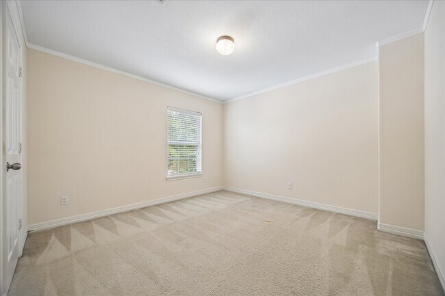 Building Photo - 10108 Hidden Creek Falls Ln