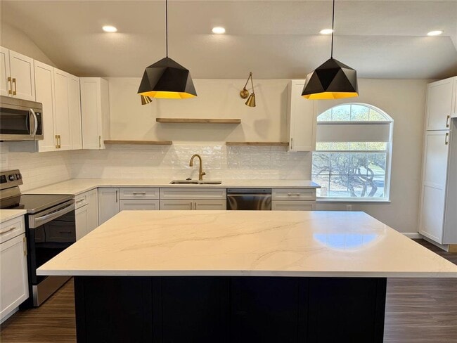 Building Photo - 3106 Point Cove