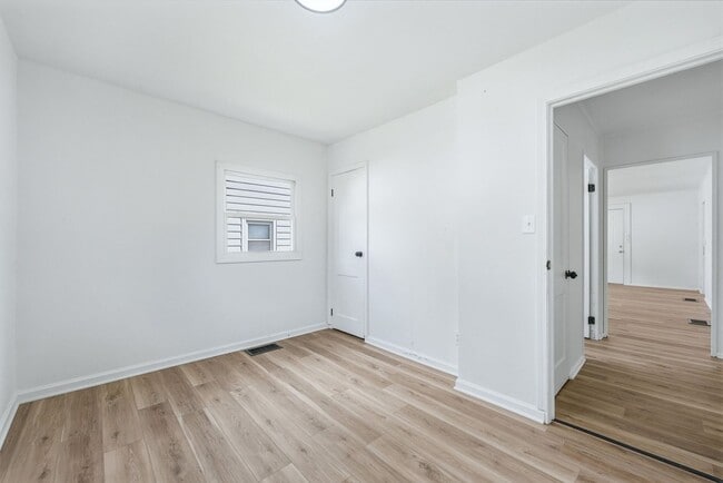 Building Photo - New 3 bedroom listing!