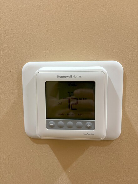 brand new central air and heating - 2214 N Delhi St