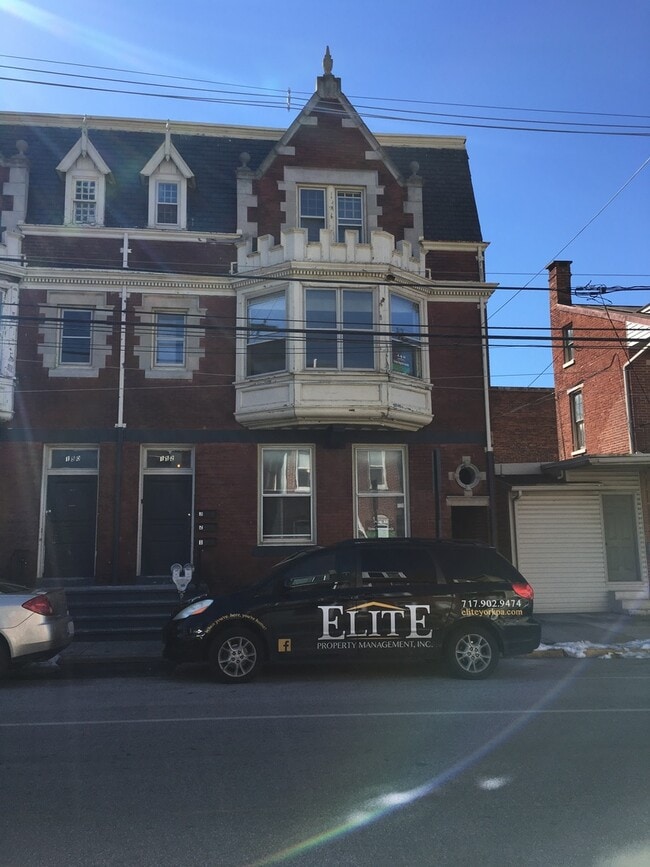 Building Photo - Spacious 2nd Floor 1 Bedroom Downtown-York City SD