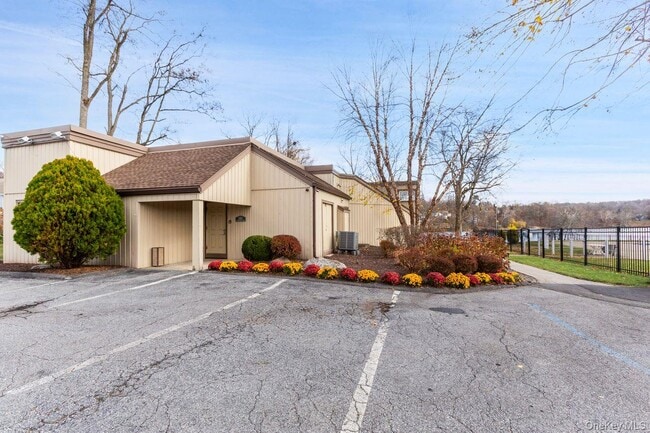 Building Photo - 422 Panorama Dr