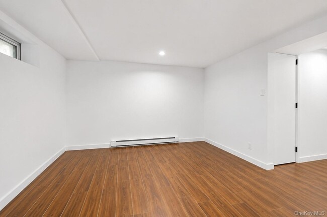 Building Photo - 38 Birchwood Park Dr