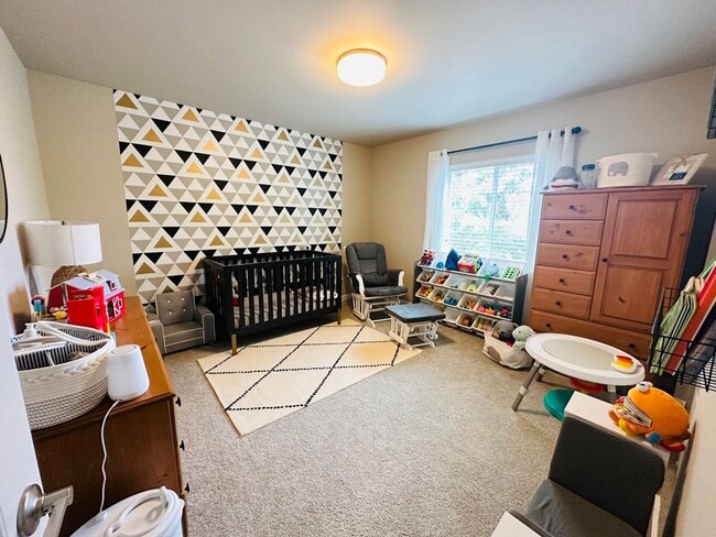 Building Photo - Spacious 4 bed 2.5 bath house in Cascade-Fairwood AC