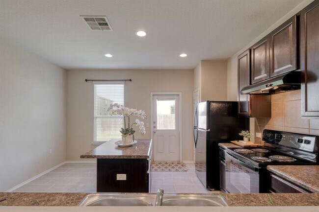 Building Photo - 5704 Levenwood Ln