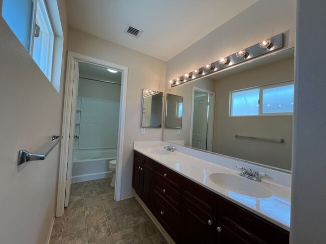 Building Photo - Ewa Beach (Montecito) - Must see!! 4 bedro...
