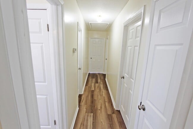 Building Photo - 401 Windridge Dr