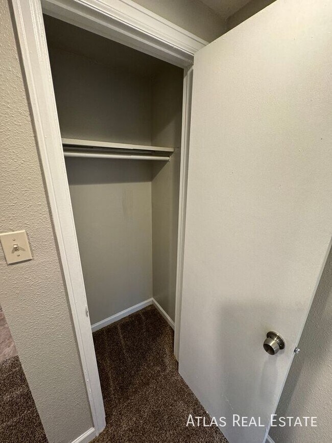 Building Photo - 2340 King St