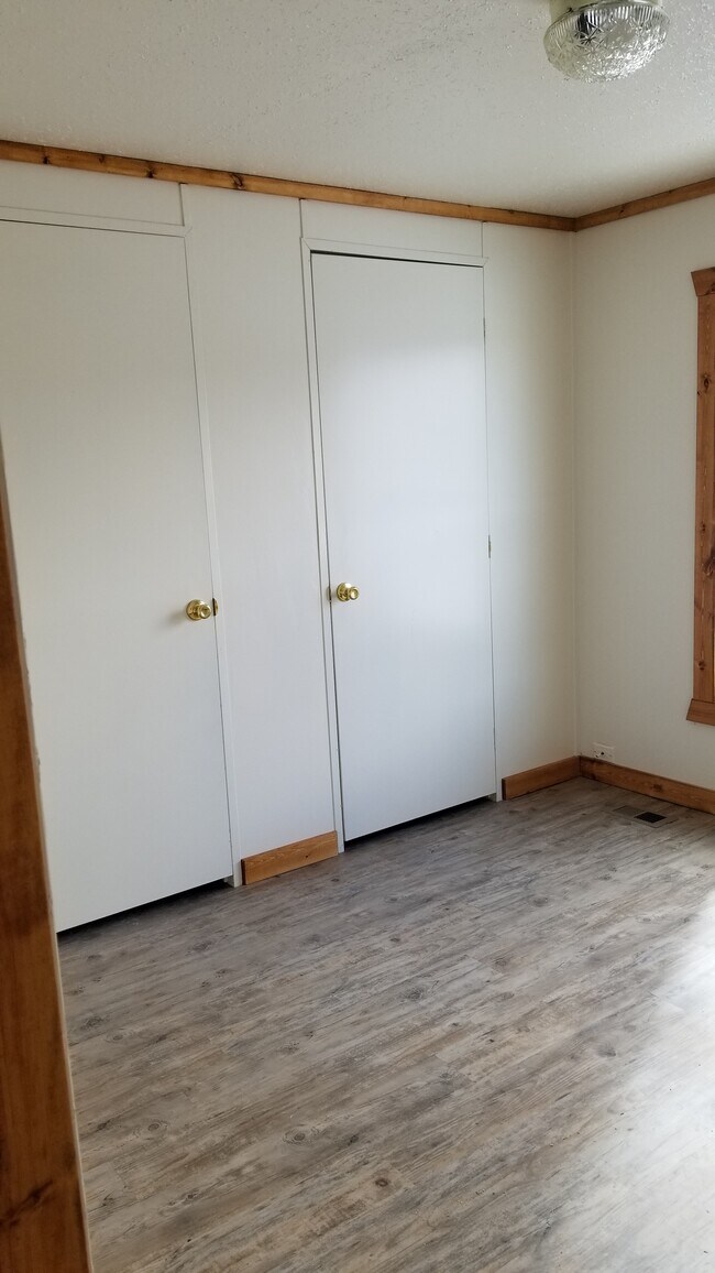 Building Photo - Mountain View Estates