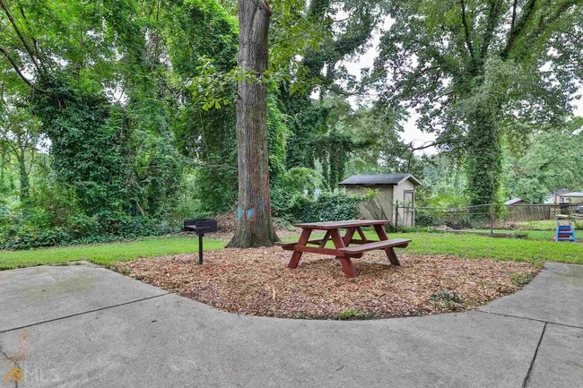 Building Photo - 528 Emily Pl NW