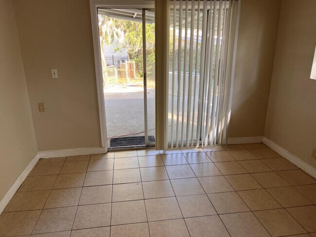 Building Photo - 2527 Emily Ln