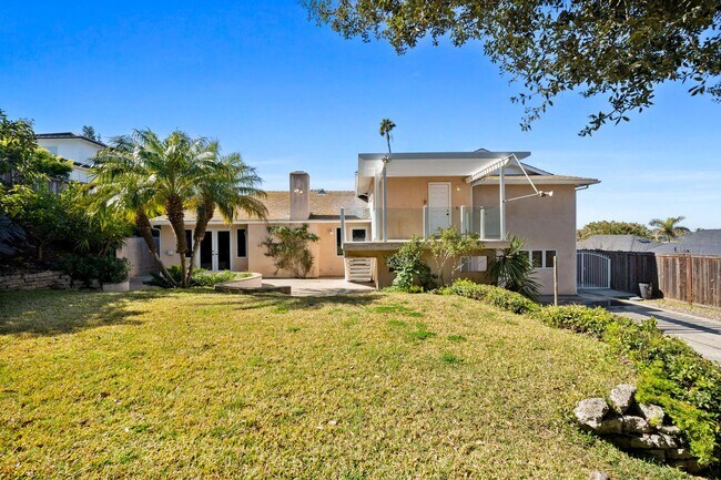 Building Photo - Spacious Two-Story 5 BD/3 BA Home in Desirable East Bluff Neighborhood