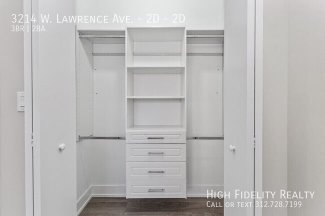 Building Photo - 3214 W Lawrence Ave