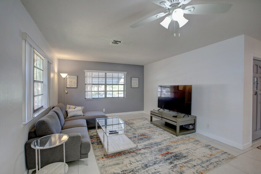 Building Photo - 418 SE 4th St