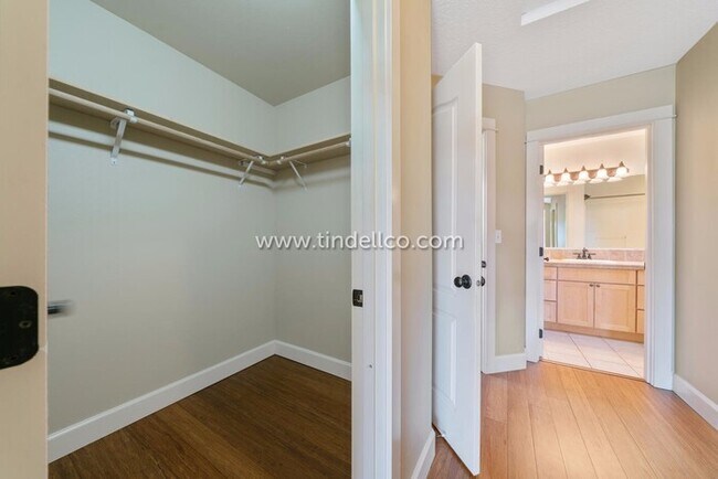 Building Photo - Amazing Eastmoreland Home Near Sellwood wi...
