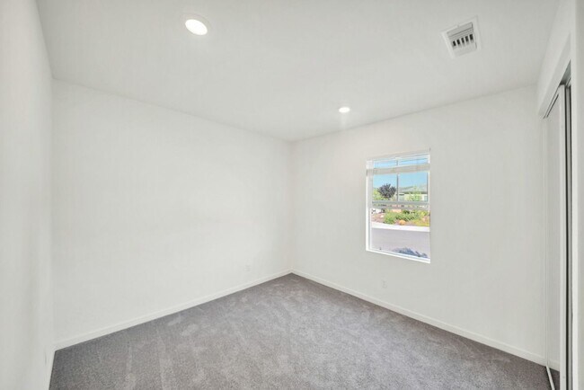Building Photo - 41207 Alegria Ln