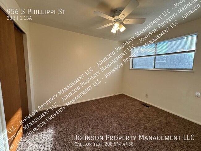 Building Photo - 956 S Phillippi St