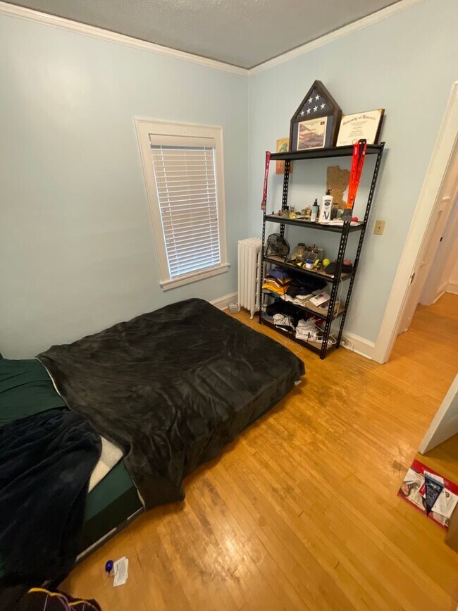 Building Photo - 2021-2023 E 6th St