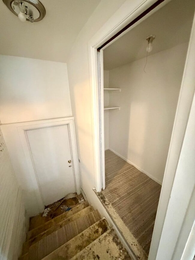 Building Photo - 516 N Porter St