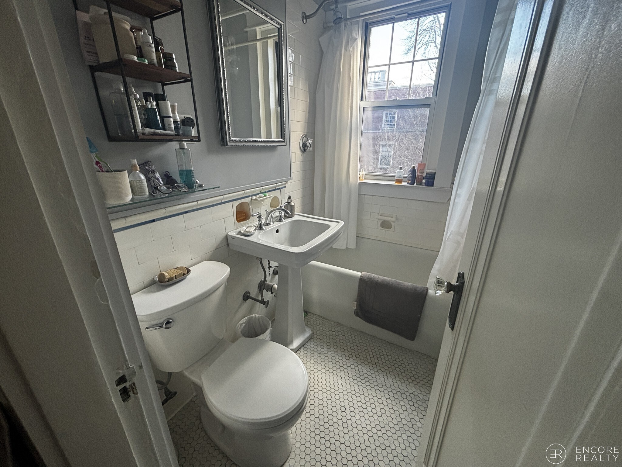 Building Photo - 110 Riverway