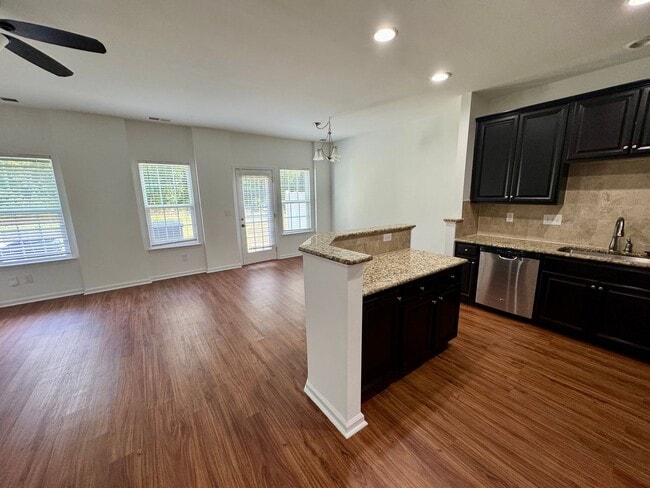 Building Photo - 3BR/2.5BA Townhouse in Steele Creek's Ston...
