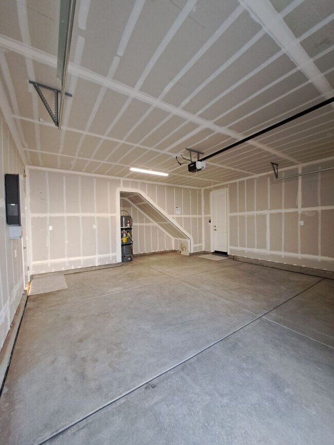 Building Photo - Modern 3-Bedroom Home in the Exclusive Elev8ions Neighborhood of Clovis!