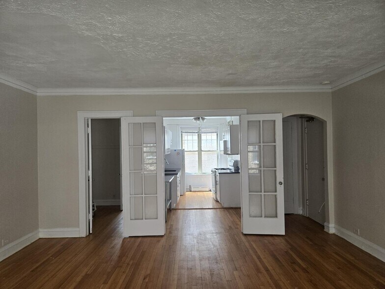 Building Photo - 907 Elmwood Ave