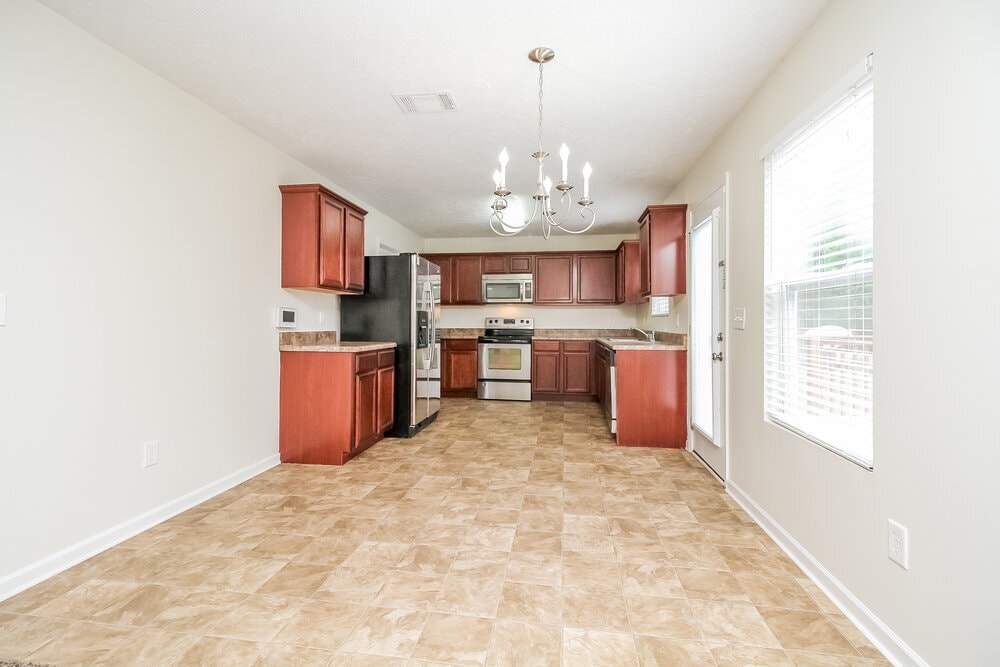 Building Photo - 608 Elderberry Way