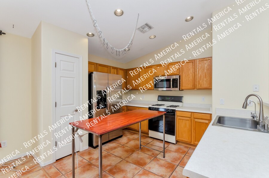 Building Photo - 10138 E Desert Paradise Pl