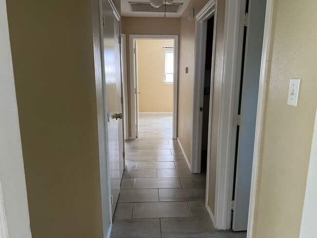 Building Photo - 5618 Village Arbour Dr