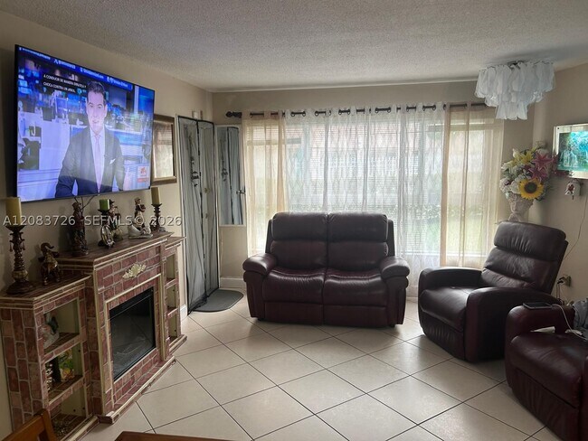 Building Photo - 7450 Miami Lakes Dr