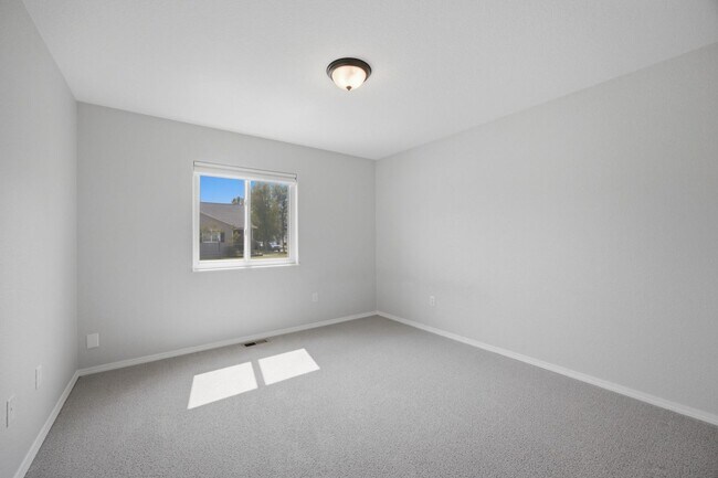 Building Photo - 2704 Stratford Ln