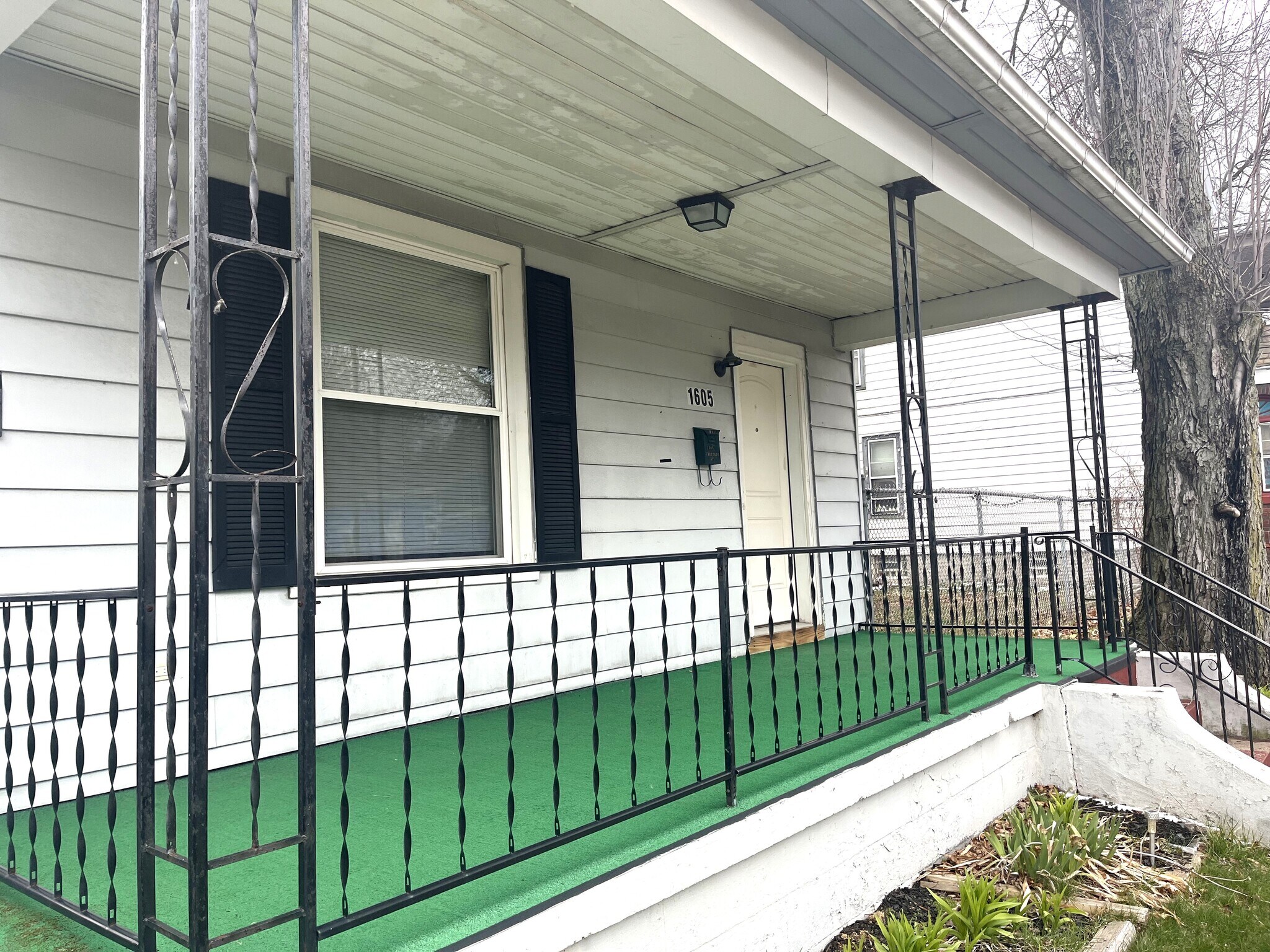 Building Photo - 1605 Chestnut St