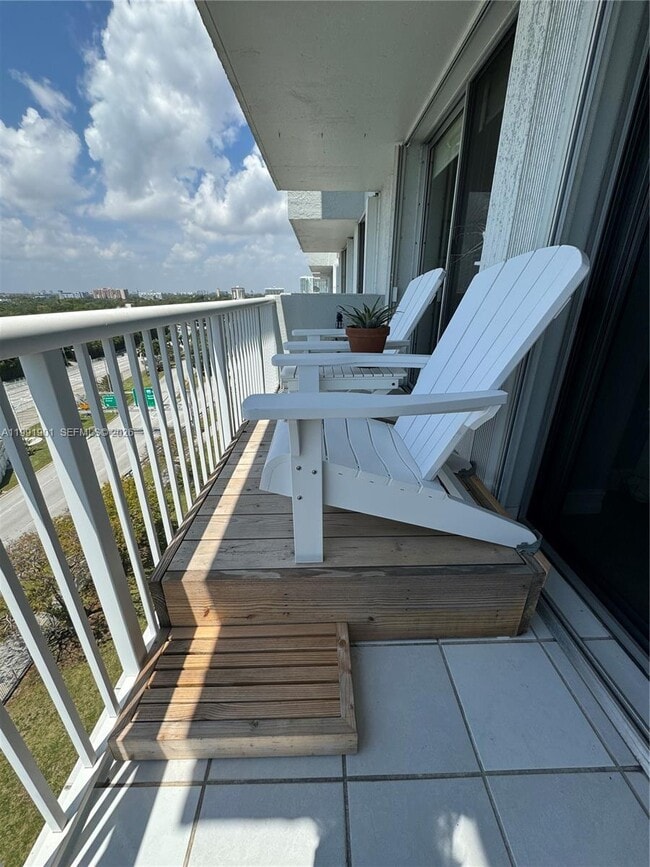 Building Photo - 150 SE 25th Rd