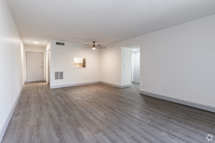 2BR, 2BA - 1,100SF - Nordica Bay