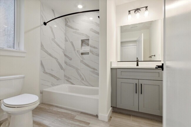 Building Photo - 1826 Frankford Ave