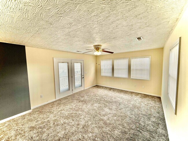 Building Photo - 73 Dan St