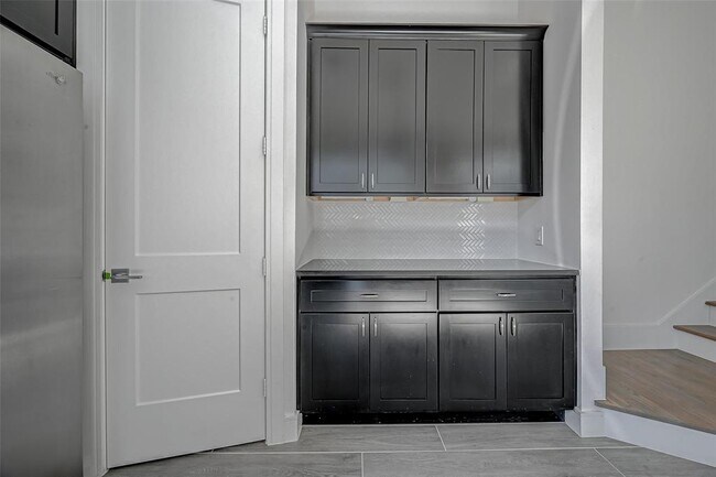 Building Photo - 8930 Spring Knoll Forest Dr