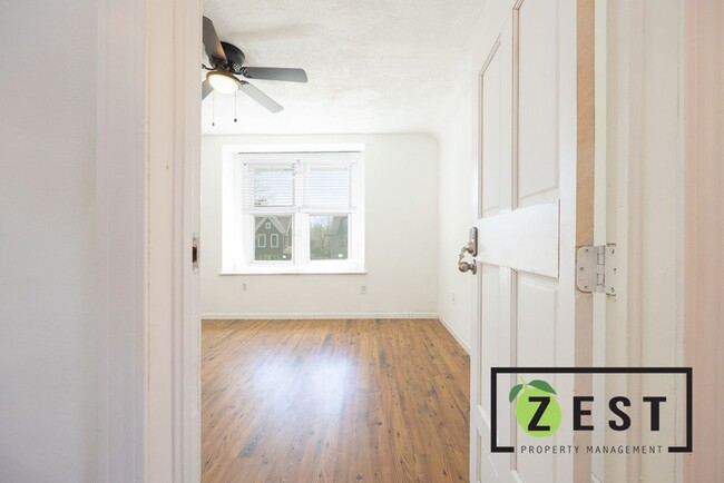 Building Photo - Welcome Home!OPEN HOUSE THURSDAY MAY 1ST 6...